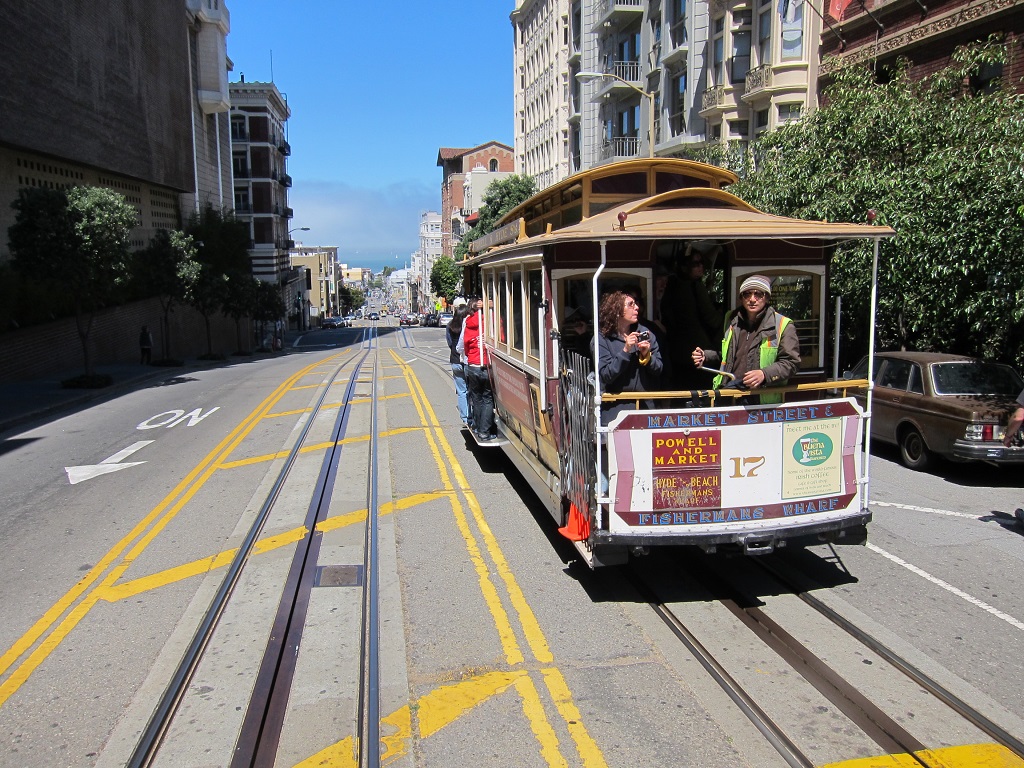 Канатный трамвай. Канатный трамвай Сан-Франциско. Сан Франциско трамвайчик. Канатная дорога Сан Франциско. Санфранциска конатные рамваи.